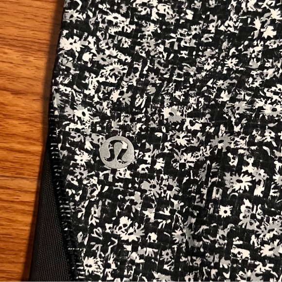 Lululemon Invigorate 7/8 Tight Daisy Dust Alpine White BlackSize 10 - Picture 3 of 12